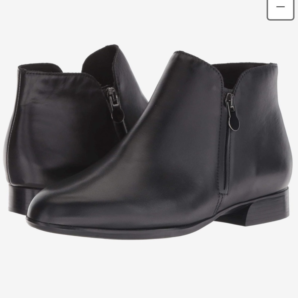 NWT Munro Averee booties black